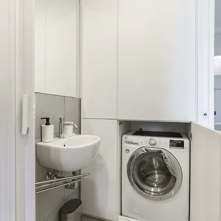 Elegant In The Heart Of Φλωρεντία