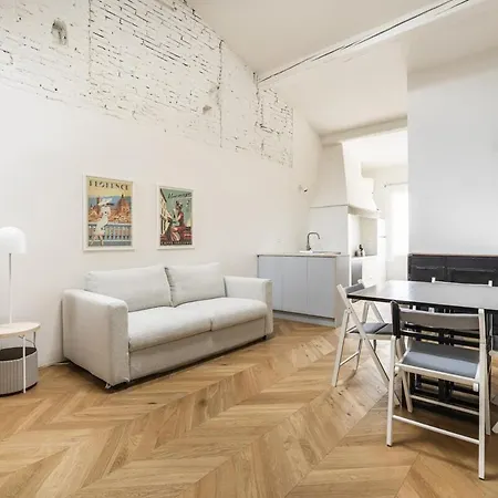 Апартаменты Elegant In The Heart Of