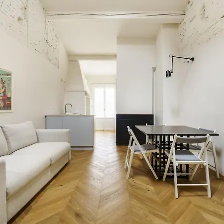 Апартаменты Elegant In The Heart Of